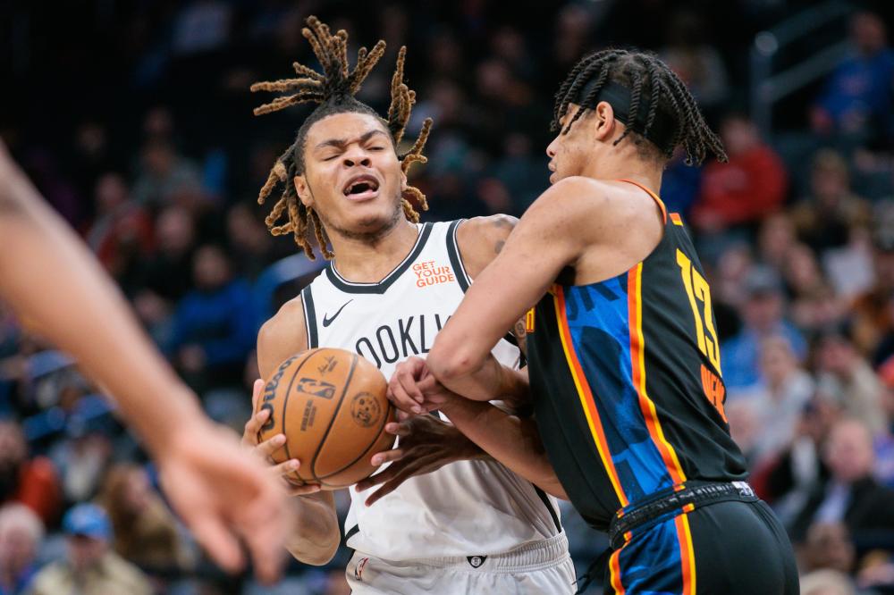 更是对他多 更是对他多