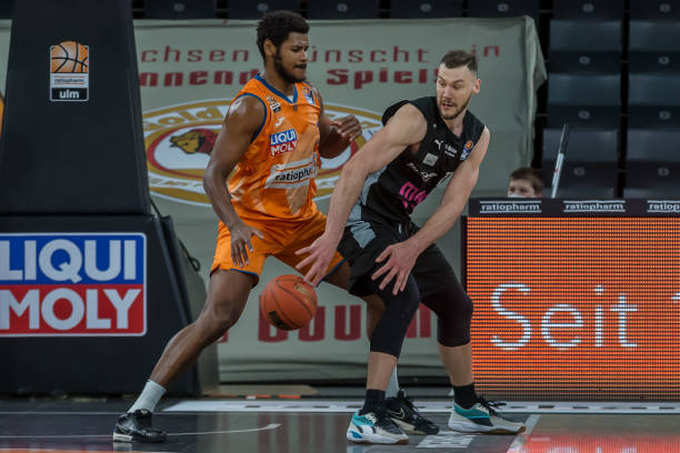 对年轻球员 对年轻球员